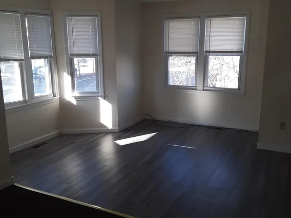 107 University Ave #1, Lowell, MA 01854