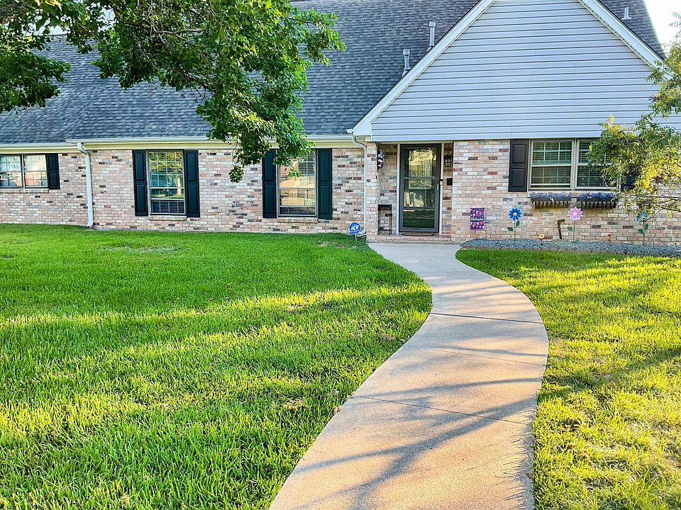1st image of 1201 Merry Oaks Dr