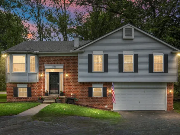 1501 Kings Crown Ct, Wixom, MI 48393