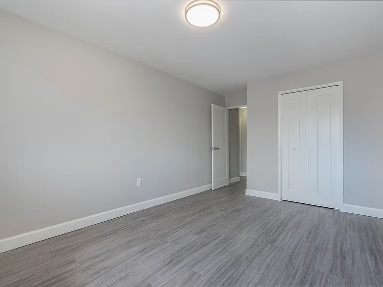 325 Willowdale Cres — Photo 20
