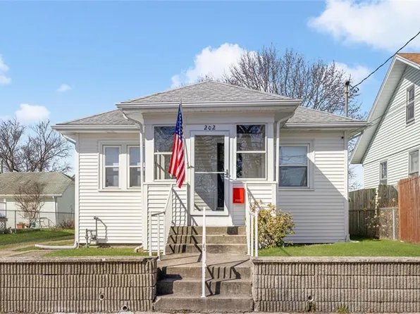 202 Grand Ave, Pawtucket, RI 02861