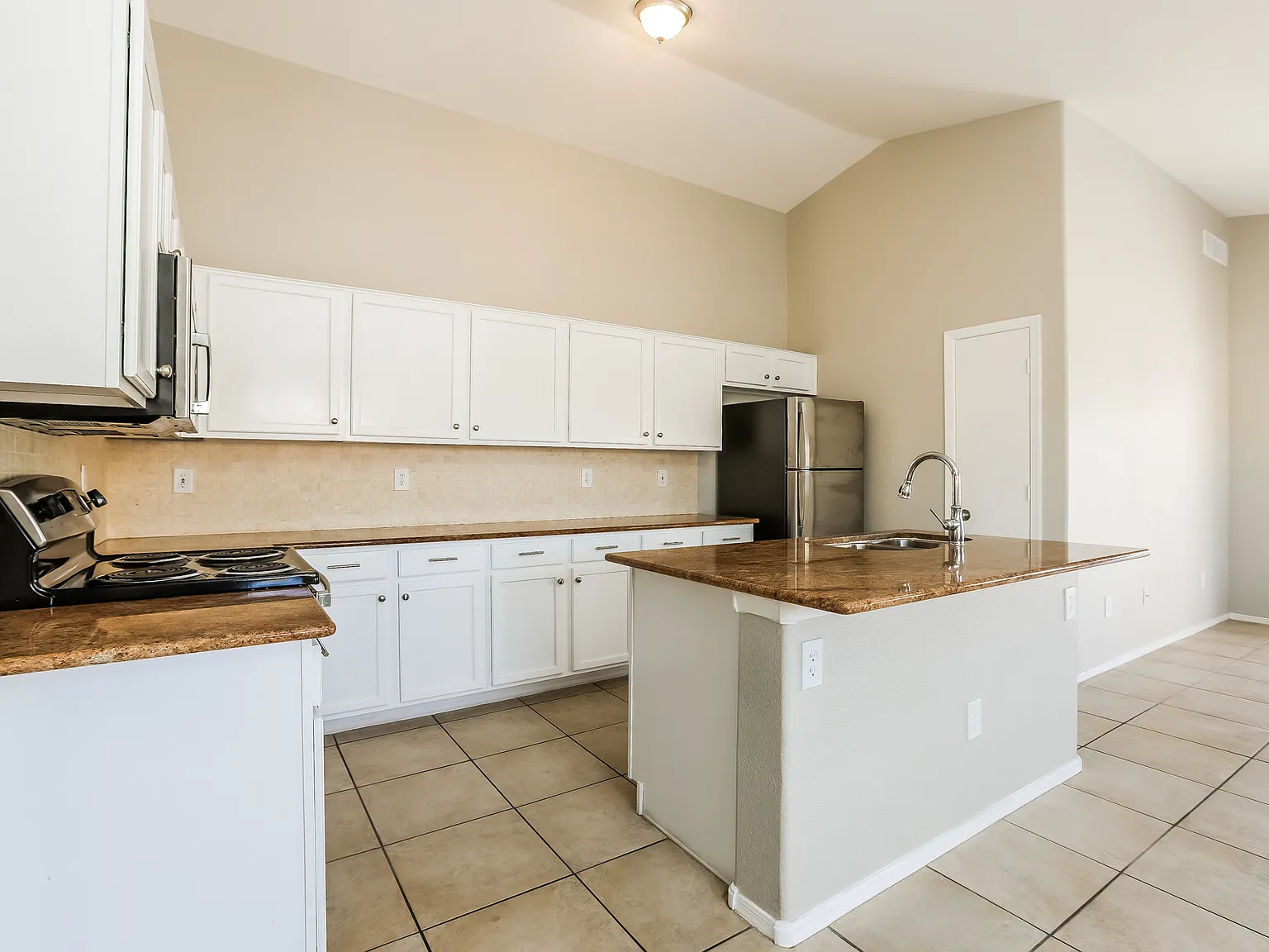 3 bed, 1548 sqft, $2,095 — Photo 3
