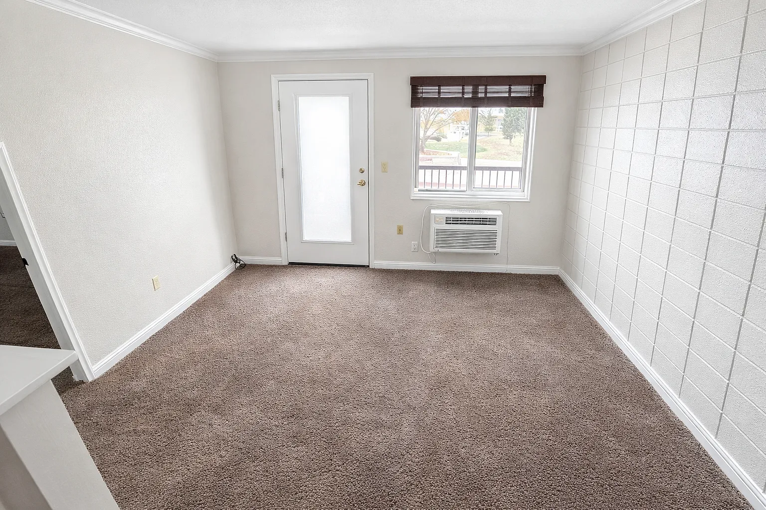 1 bed, 450 sqft, $899 — Photo 3