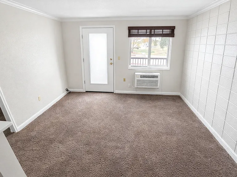 199 Rosemont Dr — Photo 3