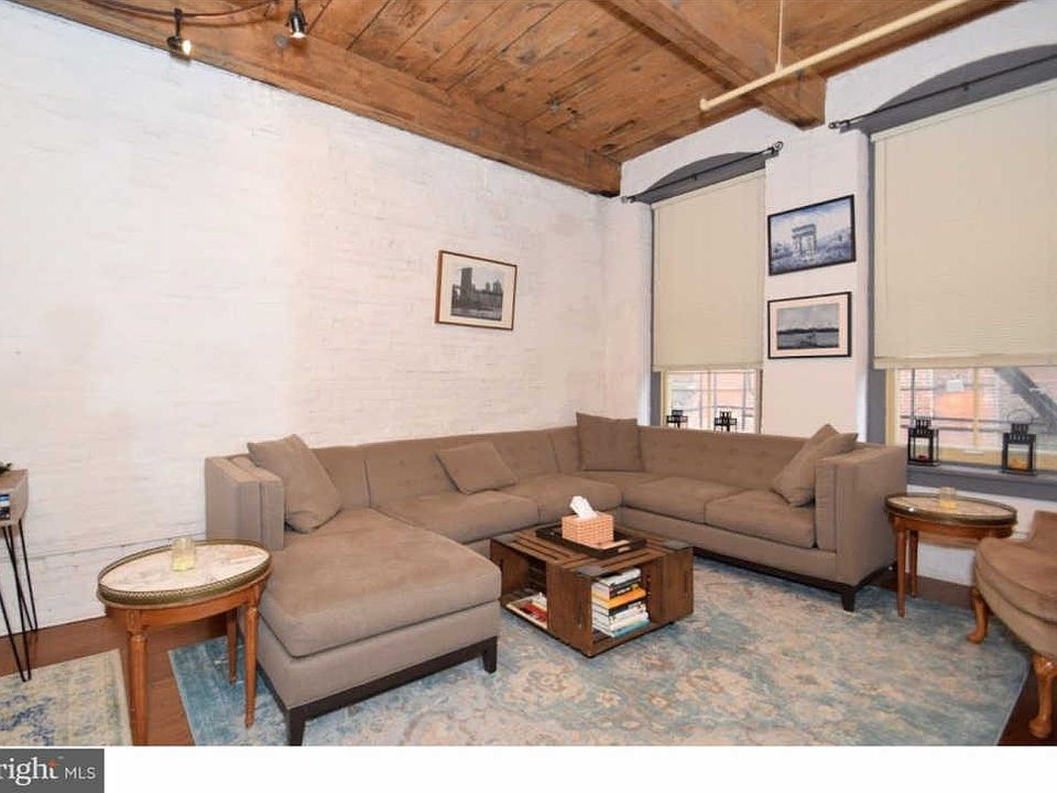 1st image of 214-18 New St #D