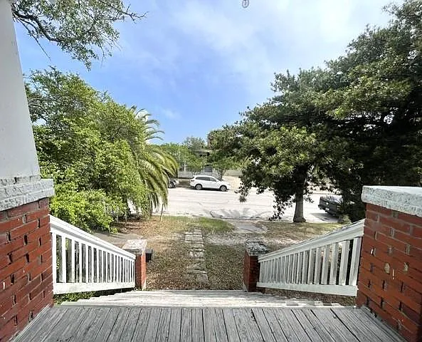 610 Church St — Photo 12
