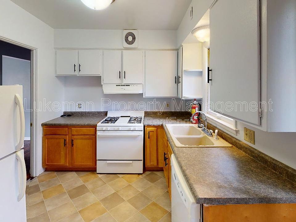 1st image of 3729-3731 Oakland Dr #2