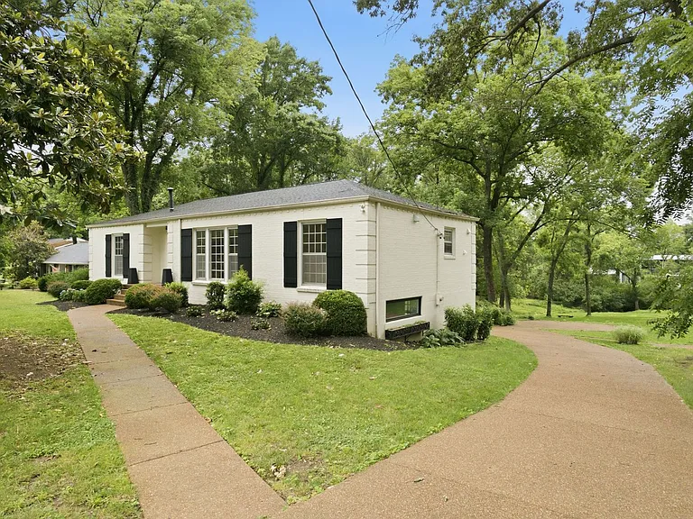 714 Davidson Rd — Photo 2