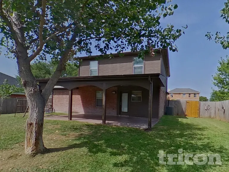 1625 Emily Ln — Photo 12
