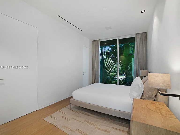 1051 W 48th St — Photo 26