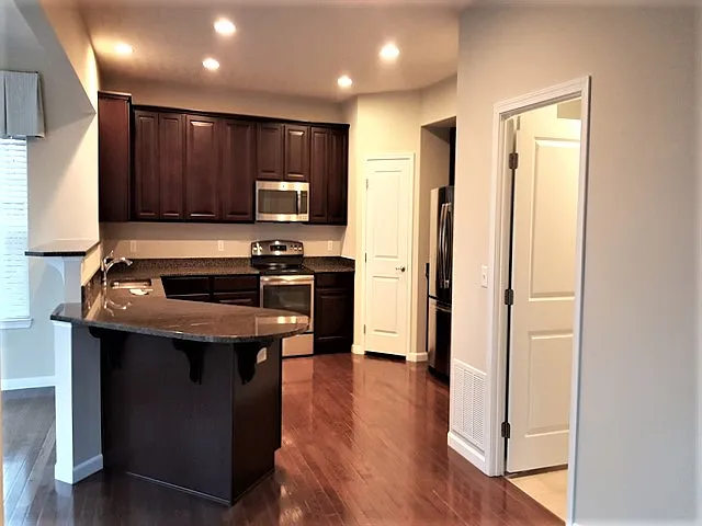 4977 Glen Springs Dr — Photo 2