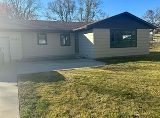 2741 NE Spring Creek Dr, Topeka, KS 66617