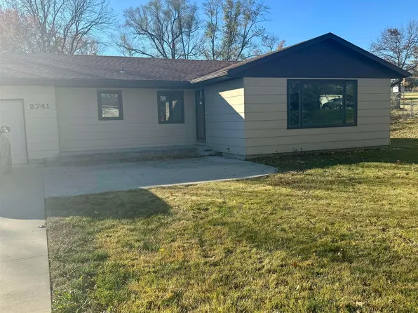 2741 NE Spring Creek Dr, Topeka, KS 66617