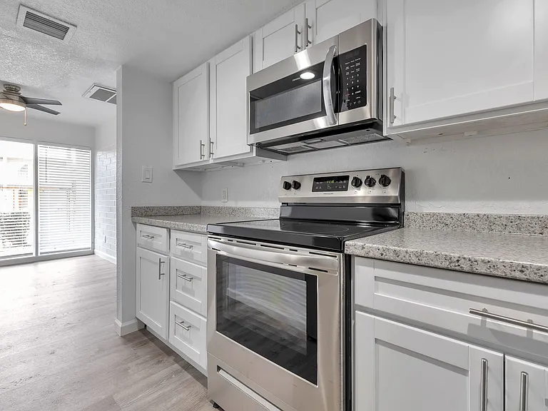 1815 W Tuckey Ln — Photo 15