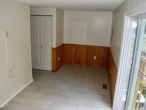 4th image of 639 Nassau St APT 3C
