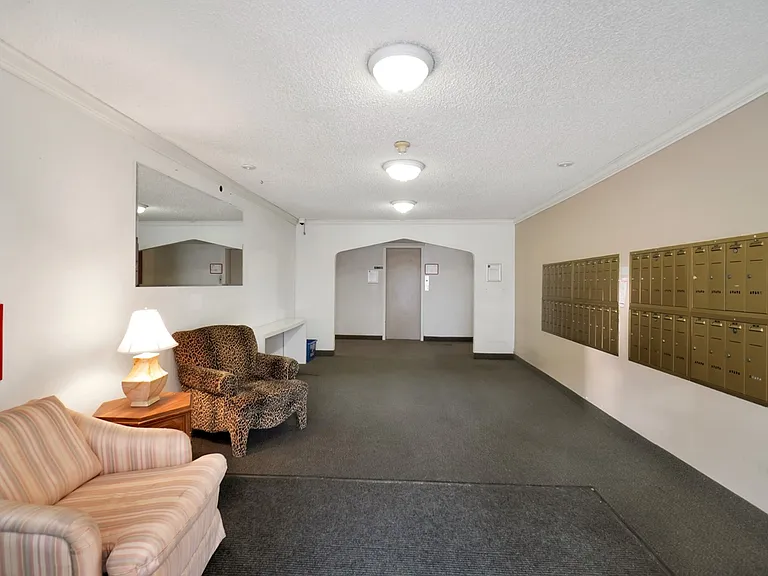 820 Craigflower Rd #204 — Photo 12