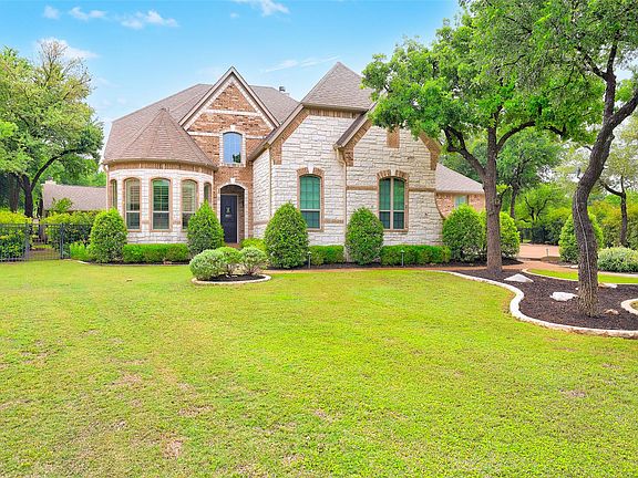 2nd image of 213 Vista Ln