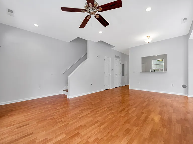 1318 Bainbridge St — Photo 4