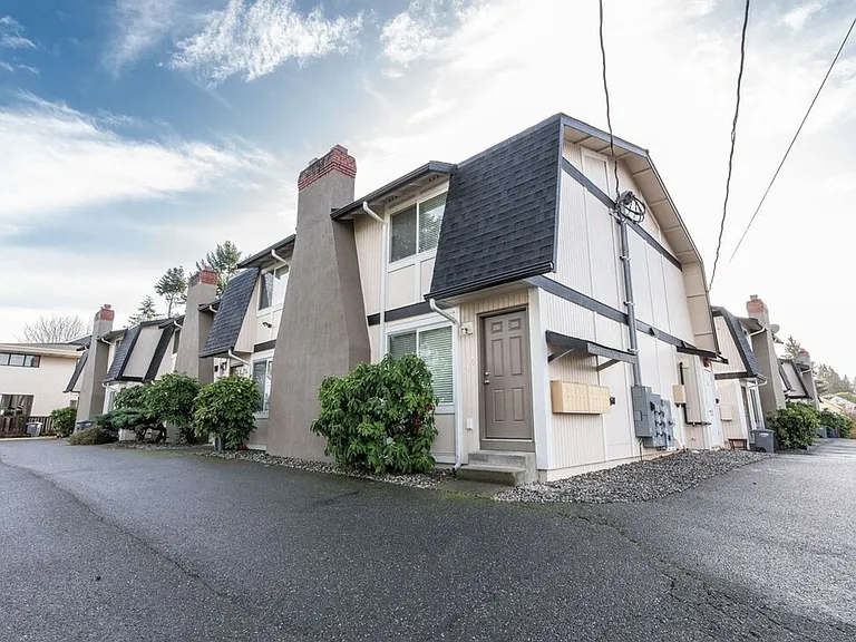 Devonshire Townhomes — Photo 20