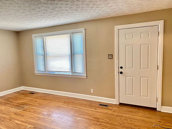2nd image of 137 N Meadow Dr