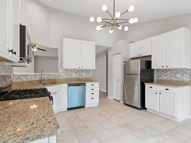 1952 Crenshaw Cir #1952 — Photo 4