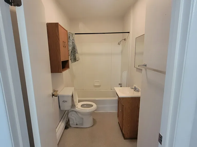 122 N Main St #4 — Photo 7