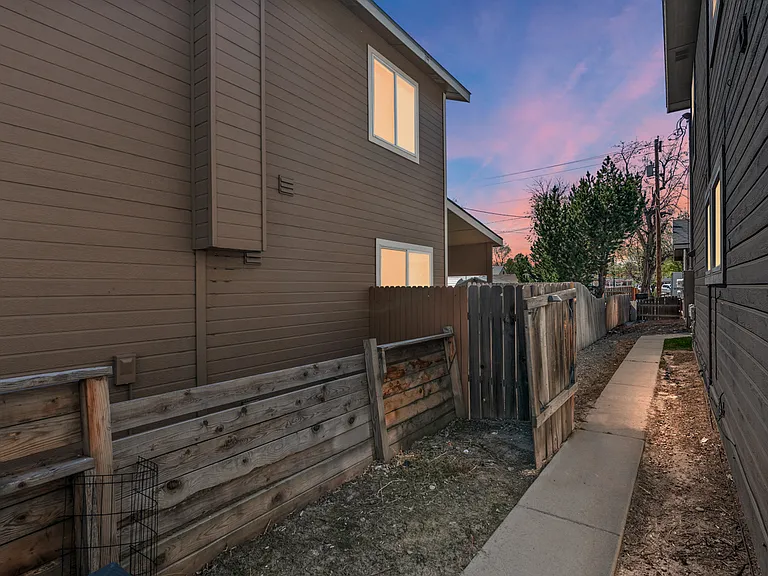 1701 S Robert St — Photo 26