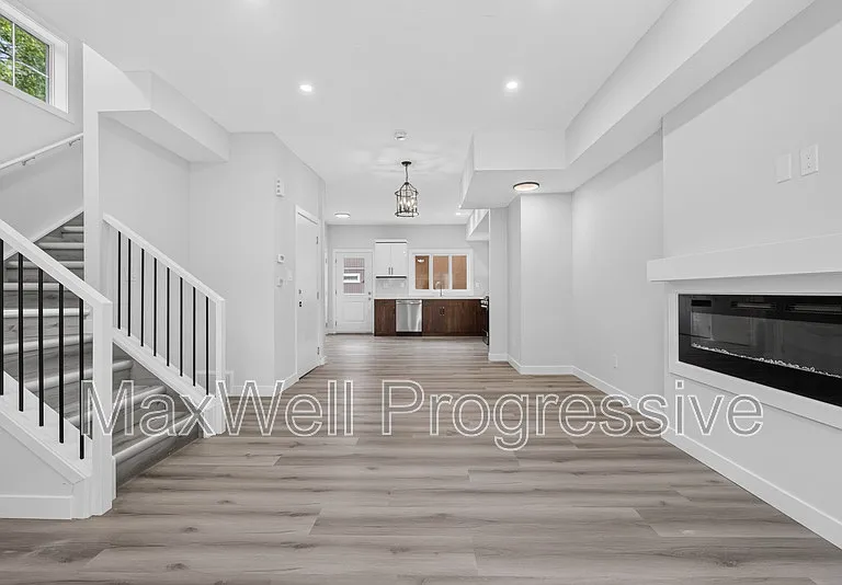 10821 112th St NW #1 — Photo 4