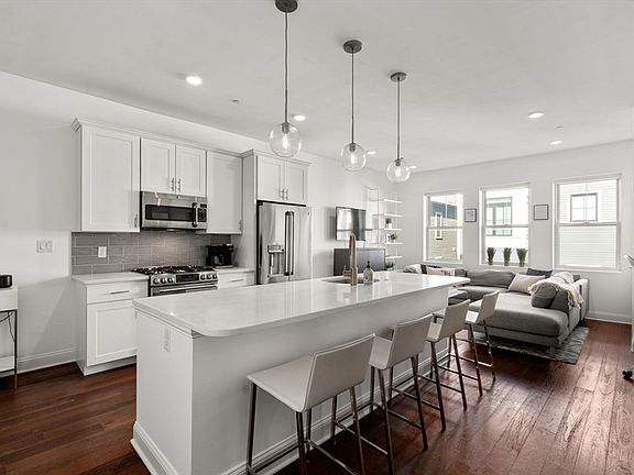 2nd image of 170 W Broadway Unit 308