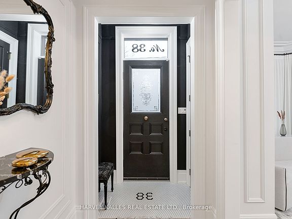 4th image of 38 Sorauren Ave