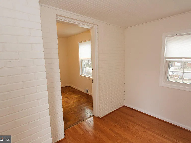 1419 N Longfellow St — Photo 24