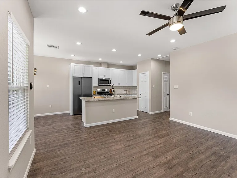 5214 Jezebel St #B — Photo 16