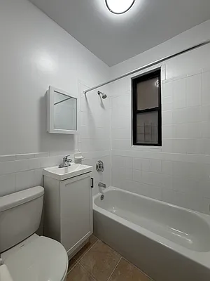 Bathroom, photo 1