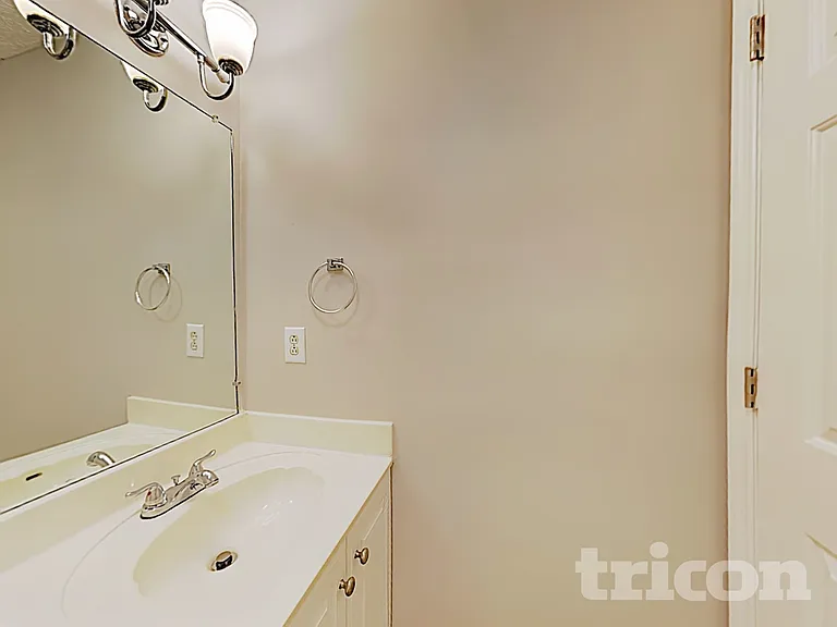 429 Essex Park Cir — Photo 11