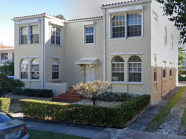 242 Madeira Ave #3 — Photo 1