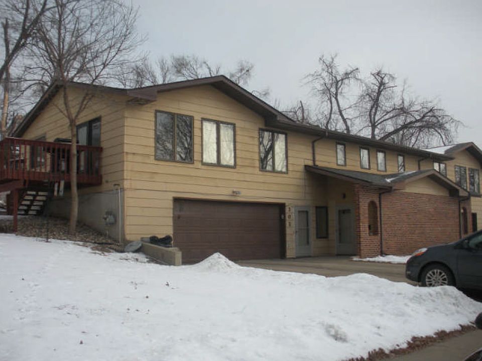 3bdr, 2Bath,2Car Tuck under garage