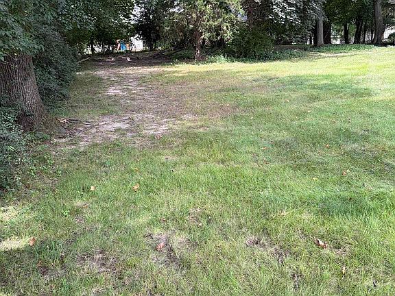 4th image of College Ave