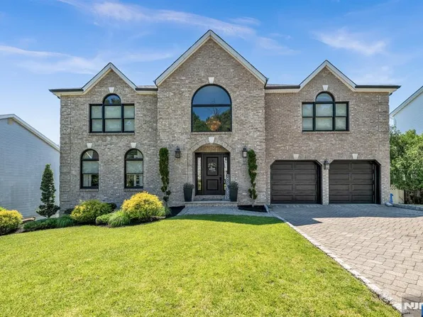 22 Foxboro Rd, Wayne, NJ 07470