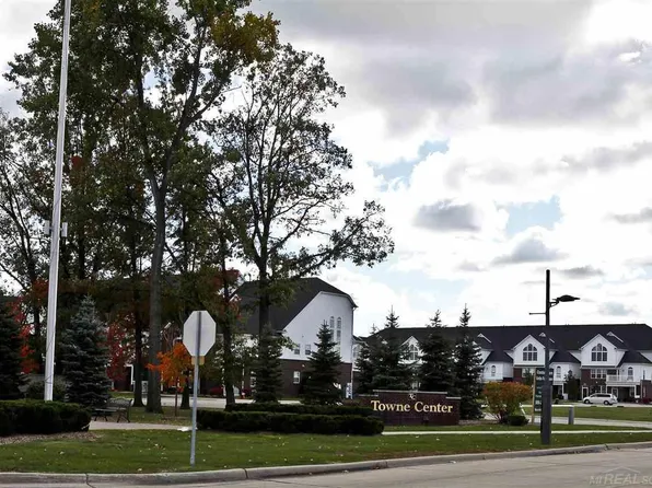 8459 Towne Center Cir N, Warren, MI