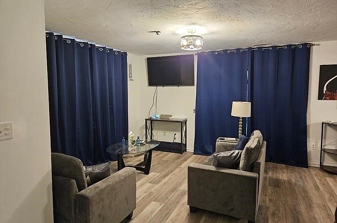 1st image of 256 Greenbrook Dr