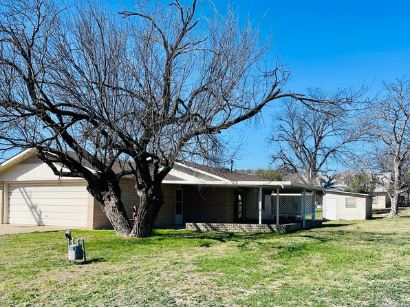 1902 College, Junction, TX 76849