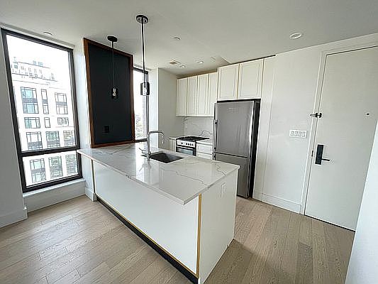 1st image of 557 4th Ave #1106