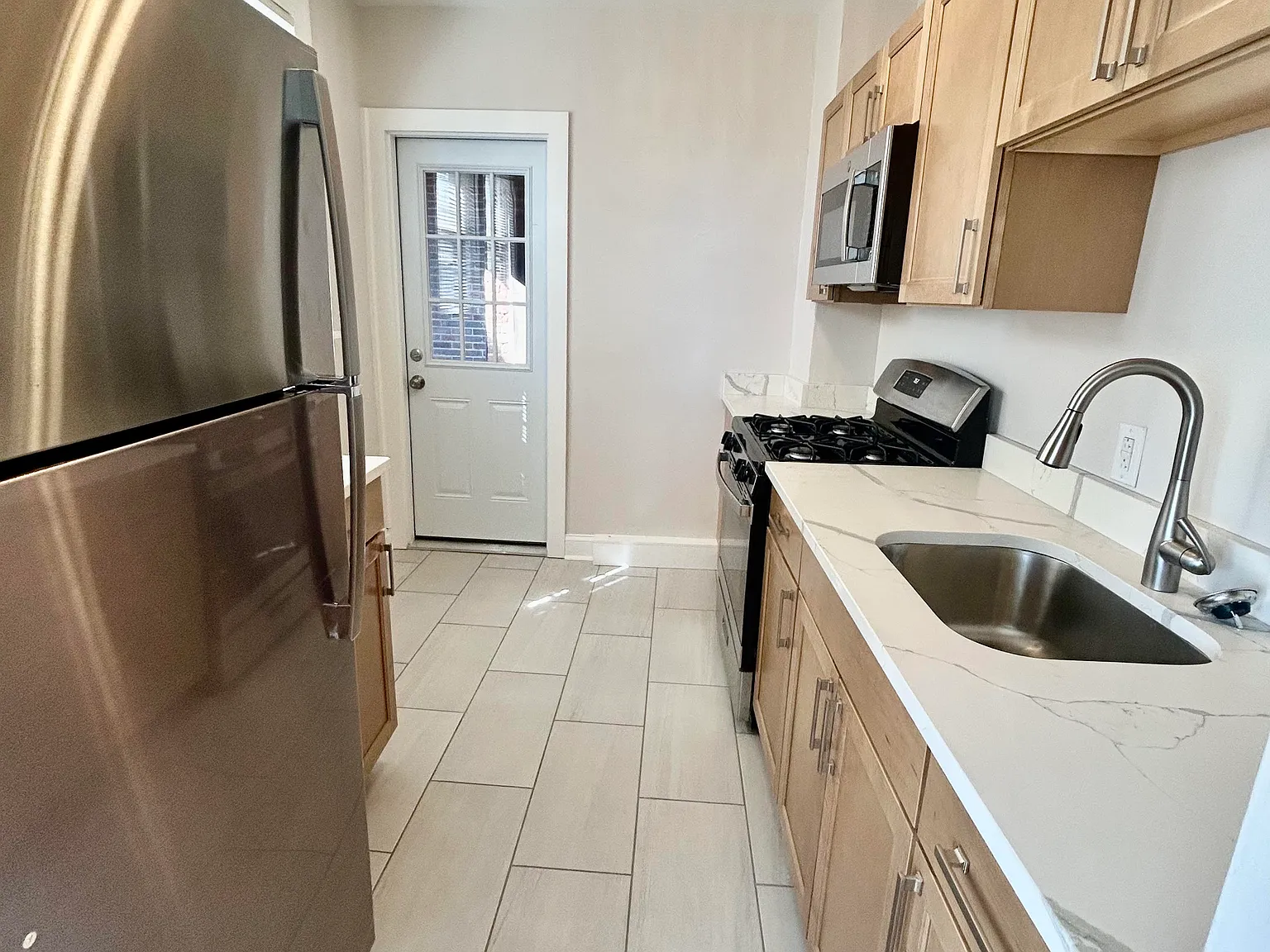 2 bed, 1000 sqft, $1,400 — Photo 1