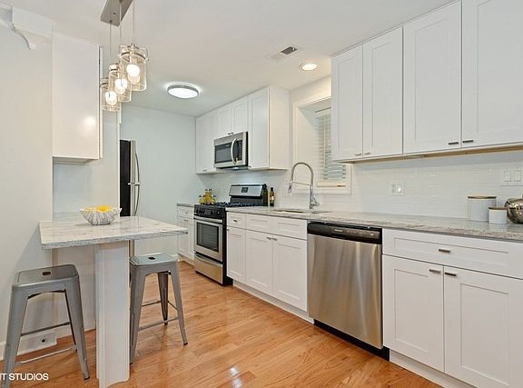 5th image of 4434 W Belmont Ave #A