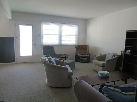 4th image of 4952-54 West Ave