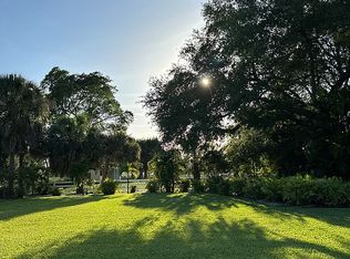 425 Plant Ter, West Palm Beach, FL 33406