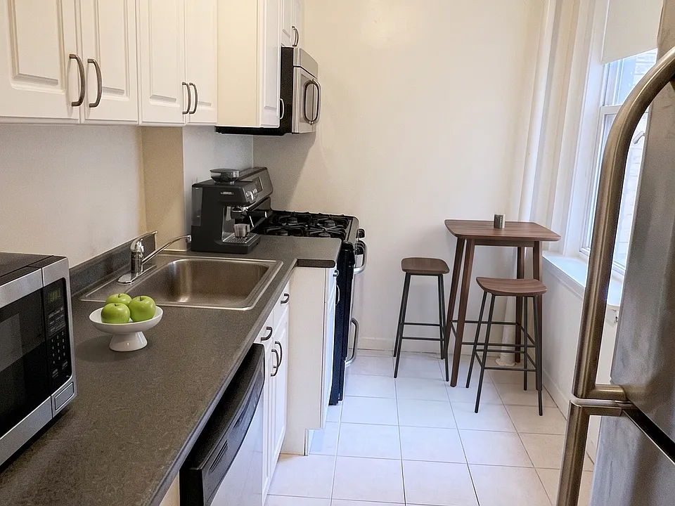 201 W 92nd St #5D