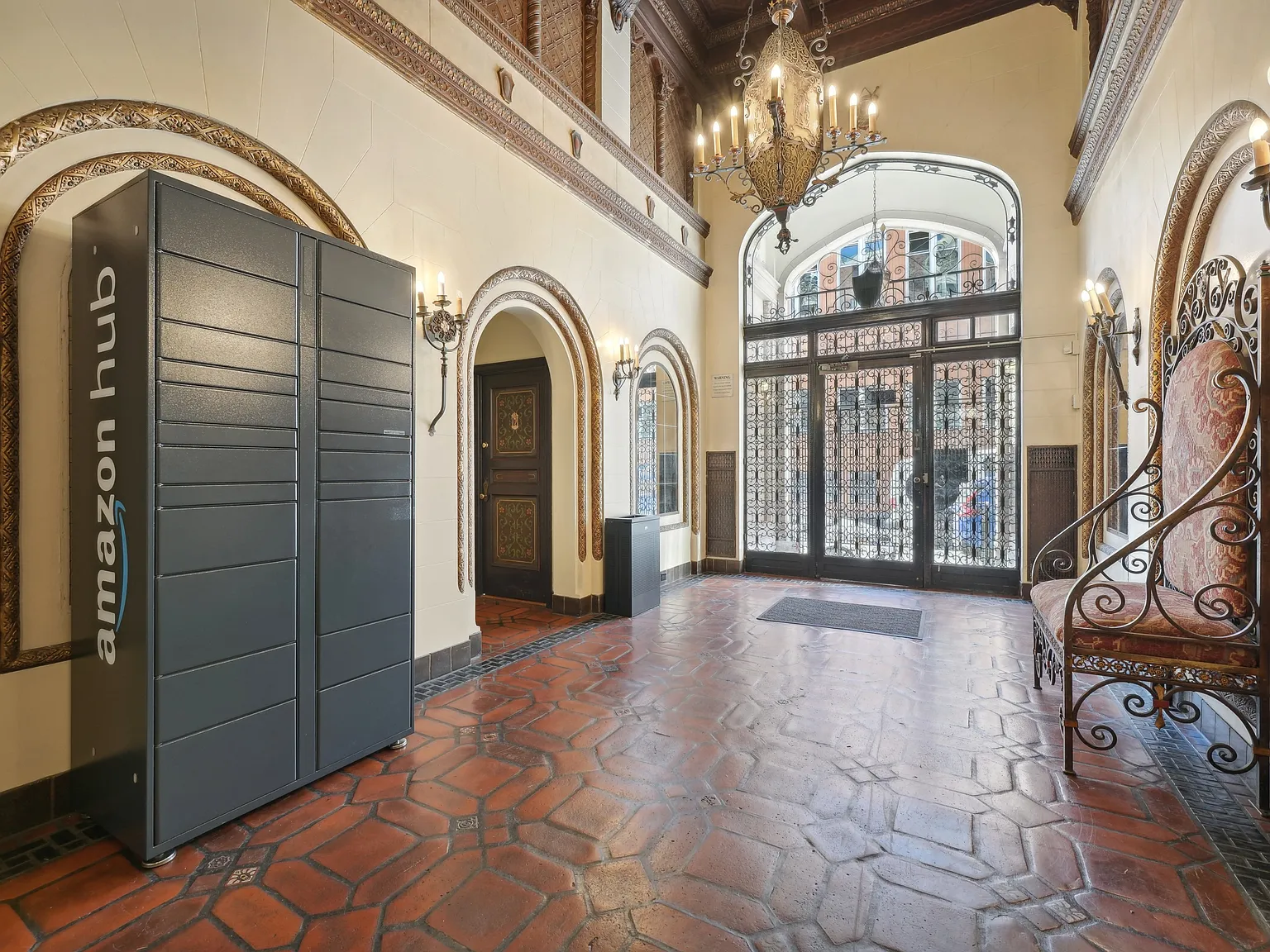 950 Franklin Street — Photo 2