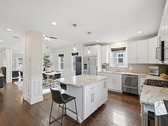 3rd image of 9 Park St #10