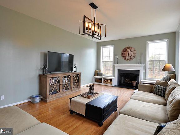 Wood-burning fireplace!